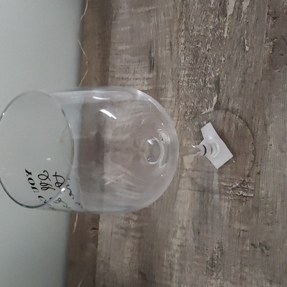 💫 3/$15 ✨Urban Barn Wine Glass 🍷 - Picture 3 of 5